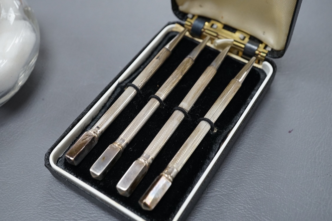 An Elizabeth II George style piece silver mustard pot and salt by Da-mar Silverware, London, 1977, together with a sliver mounted glass tidy and a cased set of four sterling mounted bridge pencils.